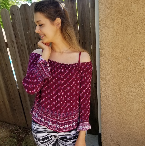 Aeropostale Tops - Aeropostale off shoulder top
